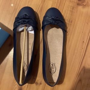 LifeStride Women's Anika Navy new in box 10W